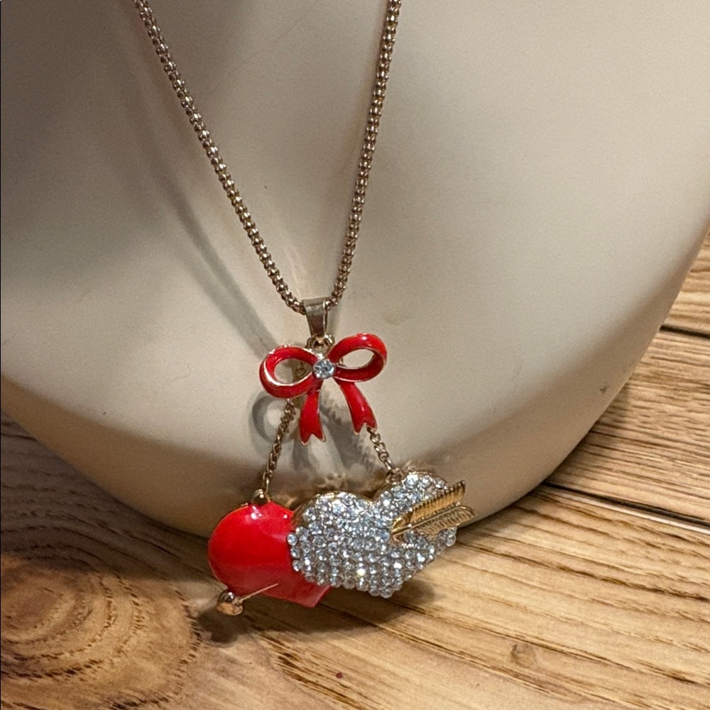 Betsey Johnson Cupid Heart & Bow Necklace 💘 ❤️